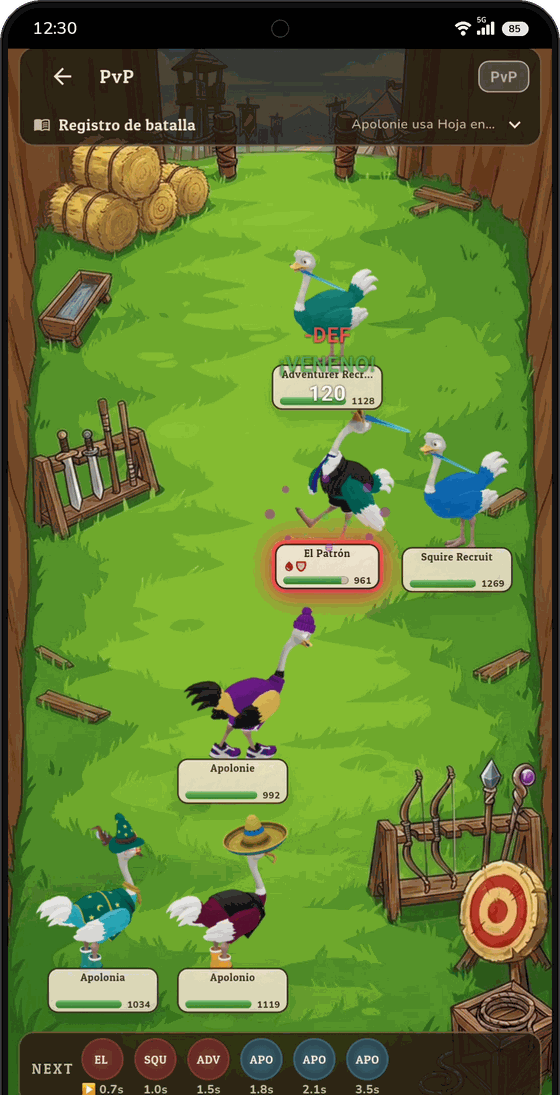 Combate por turnos con escuadras en PvP, con barras de vida y orden de turnos.